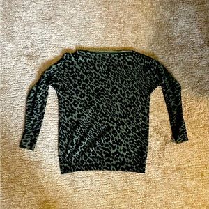 Le Superbe 100% cashmere sweater. Size small